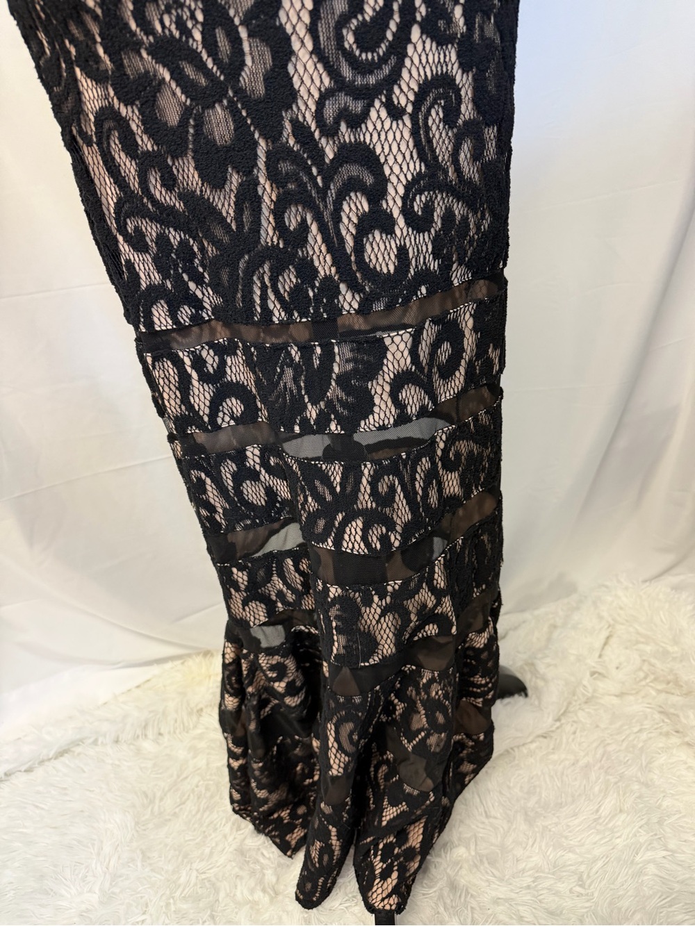 Betsy & Adam Black Lace Mermaid Gown Size 4 Formal Evening Dress - Picture 2 of 13